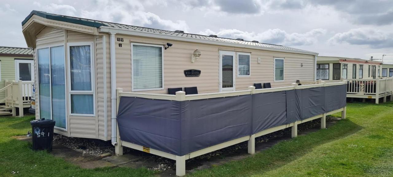Lovely Caravan With Decking At Coral Beach Park In Lincolnshire Ref 77001C Hotel Ingoldmells Buitenkant foto